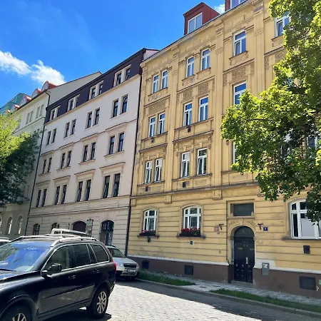 Prague's Hidden Pearl Πράγα