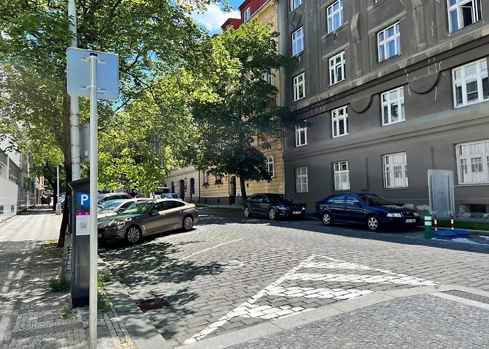Prague's Hidden Pearl Πράγα